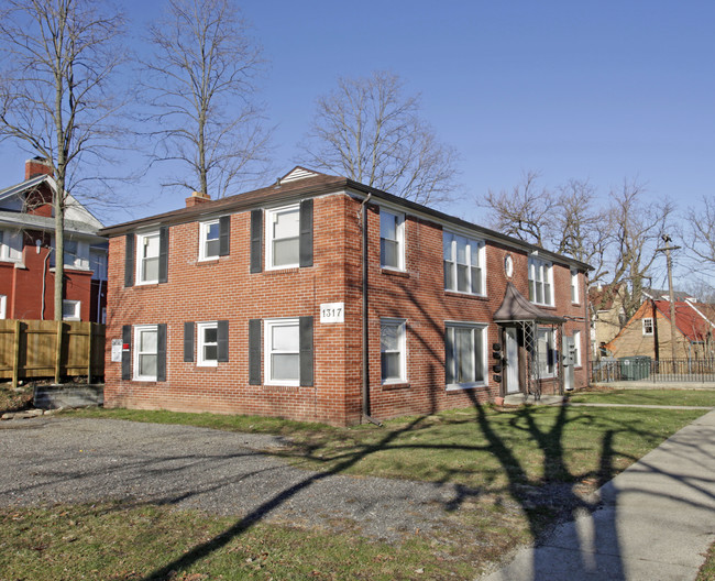 College Hill Apartments in Dayton, OH - Building Photo - Building Photo