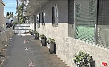 866 Hilldale Ave in West Hollywood, CA - Building Photo - Building Photo