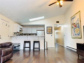 35 Ashumet Rd in Mashpee, MA - Building Photo