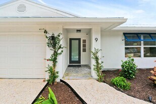 9 W Riverside Dr in Jupiter, FL - Building Photo