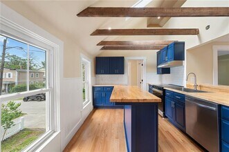 32 Richmond St in Bristol, RI - Building Photo - Building Photo