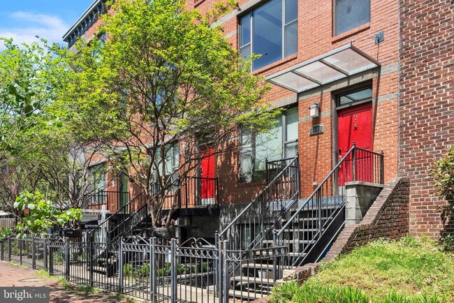 property at 1404 K St SE