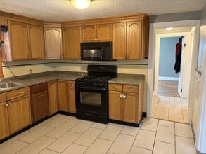 610 Killingly St in Johnston, RI - Building Photo - Building Photo