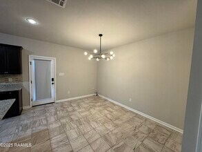 406 Gray Birch Lp in Youngsville, LA - Foto de edificio - Building Photo