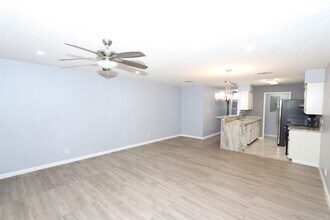 100 W Village Blvd in Laredo, TX - Building Photo - Building Photo