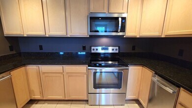 1 Powder Mill Square in Andover, MA - Building Photo - Building Photo