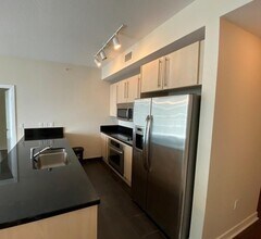 79 SW 12th St, Unit 3609 in Miami, FL - Foto de edificio - Building Photo