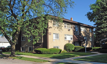 Village of Sanibel in Lyons, IL - Building Photo - Building Photo