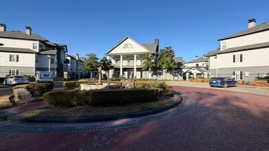 15000 W Airport Blvd in Sugar Land, TX - Foto de edificio - Building Photo