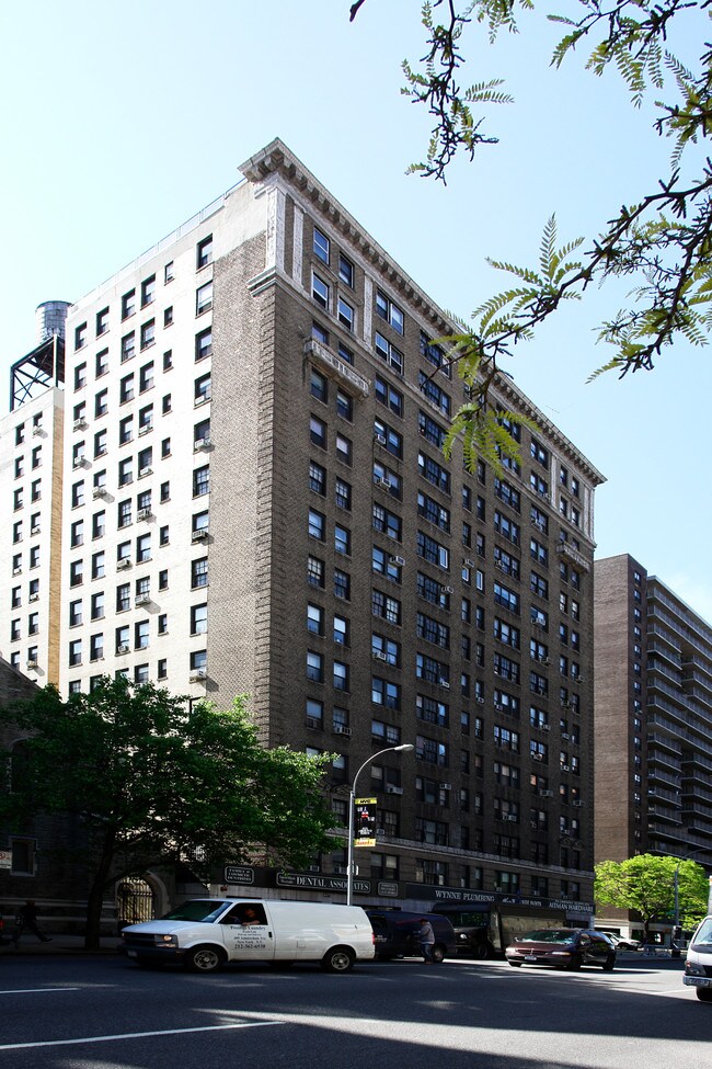 Mirabeau Apartments in New York, NY - Foto de edificio - Building Photo