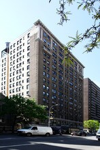 Mirabeau Apartments in New York, NY - Foto de edificio - Building Photo