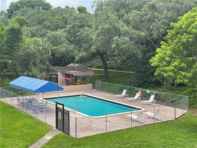 property at 9400 Live Oak Pl