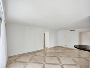 1880 S Ocean Dr in Hallandale Beach, FL - Building Photo - Building Photo