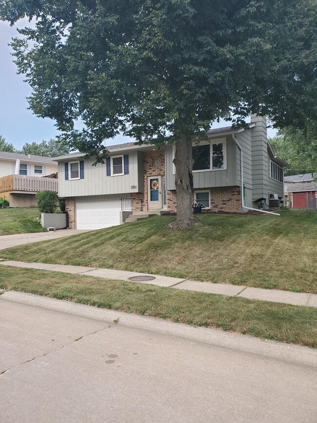 property at 1985 Hollow View Dr