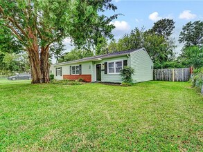 1029 Ferry Plantation Rd in Virginia Beach, VA - Building Photo - Building Photo