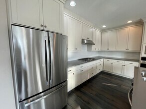 2120 SW Dolph Ct in Portland, OR - Building Photo - Building Photo