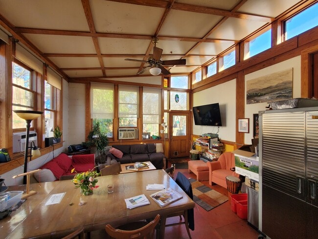 317 Nelms Ave NE in Atlanta, GA - Building Photo - Building Photo