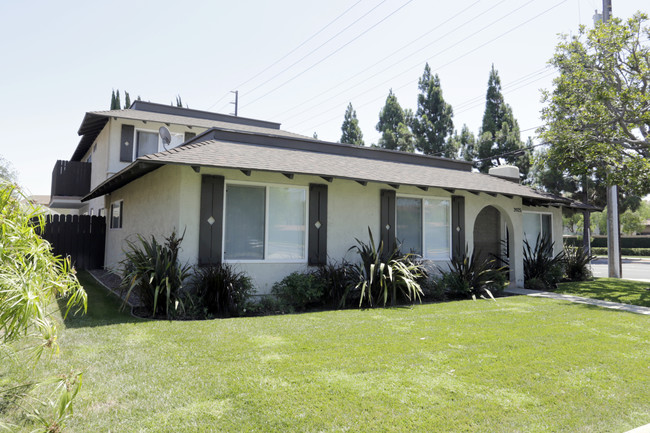 3925 S Ross St in Santa Ana, CA - Foto de edificio - Building Photo