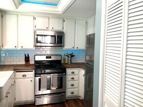 955 E 3rd St in Long Beach, CA - Building Photo - Building Photo