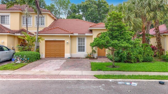 3256 NW 31st Terrace in Lauderdale Lakes, FL - Building Photo - Building Photo