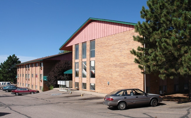 Mountain Pointe in Colorado Springs, CO - Building Photo - Building Photo