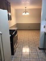 12401 SW 2nd St in Yukon, OK - Building Photo