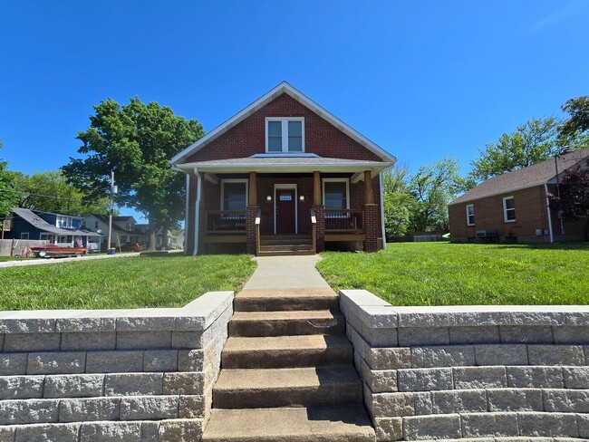 property at 715 W 2nd St
