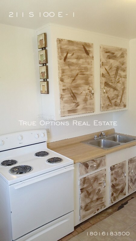 211 S 100 E-Unit -1 in Blanding, UT - Building Photo - Building Photo