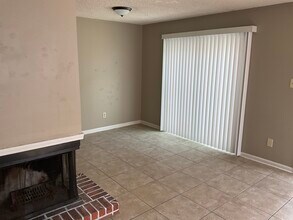 107 Coulee Dr, Unit B in Lafayette, LA - Building Photo - Building Photo