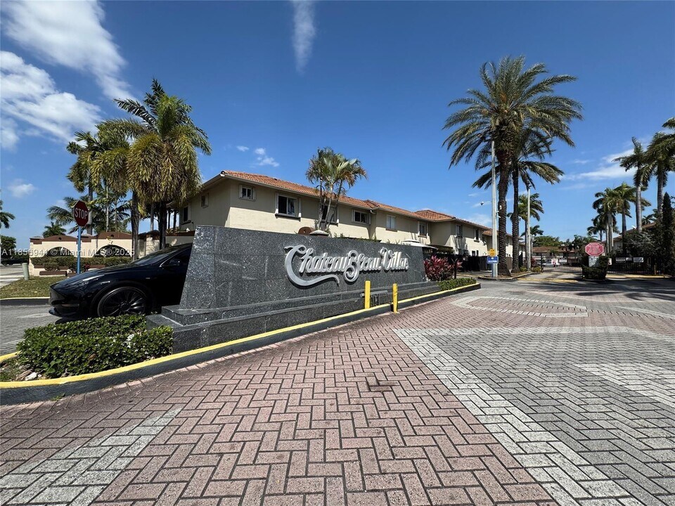 511 NW 82nd Ave in Miami, FL - Building Photo