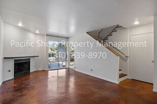 2339 Hyperion Ave in Los Angeles, CA - Building Photo