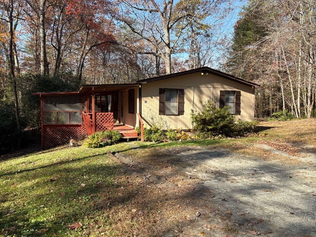 92 Hicks Lake Dr in Hendersonville, NC - Building Photo - Building Photo