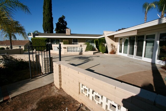 1526 Sundial Terrace in El Cajon, CA - Building Photo - Building Photo