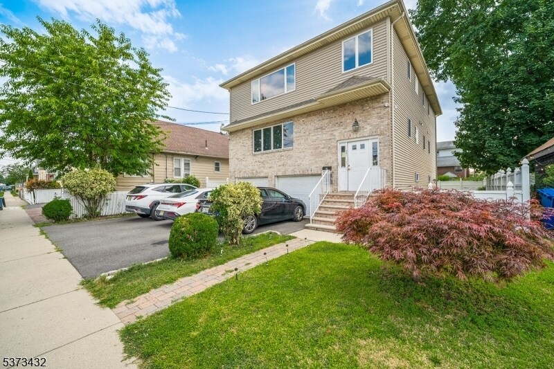 391 Taylor Ave in Hackensack, NJ - Building Photo