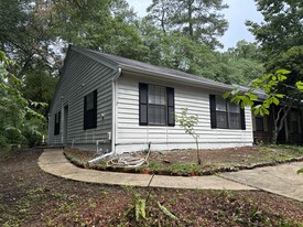 2400 Talco Hills Dr in Tallahassee, FL - Building Photo