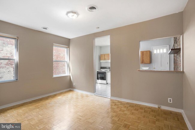 808 S 6th St-Unit -3RD FL in Philadelphia, PA - Building Photo - Building Photo