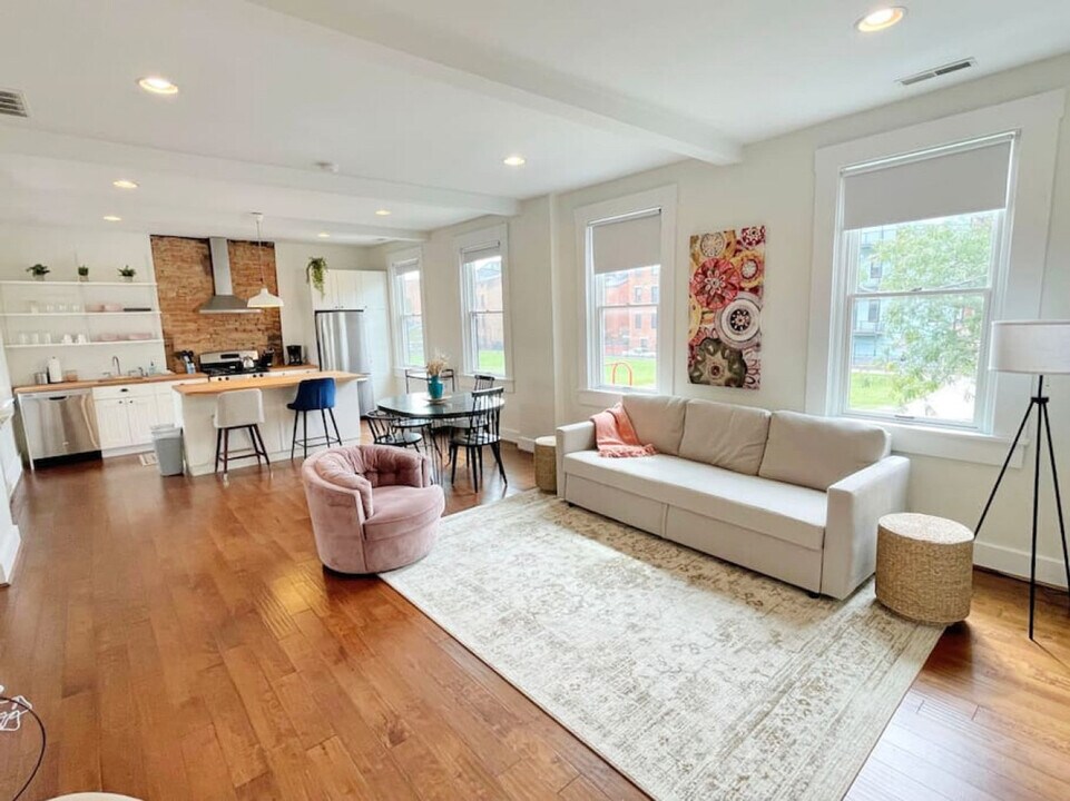 1826 Republic St in Cincinnati, OH - Building Photo