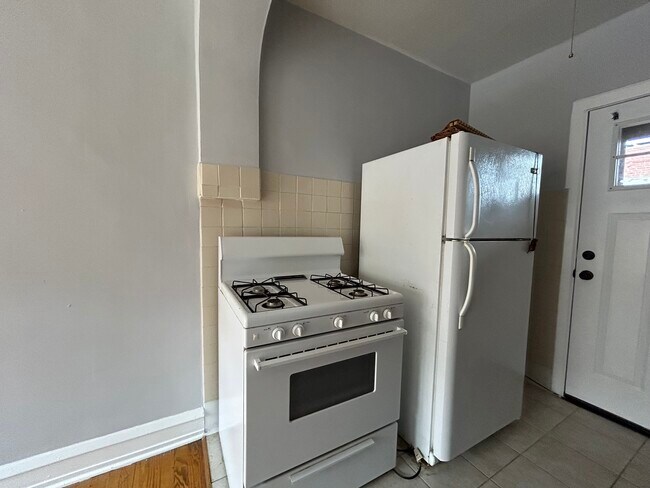property at 4628 N Wolcott Ave