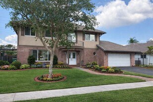 801 Amherst Ave in Davie, FL - Building Photo