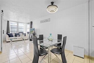 2899 Collins Ave in Miami Beach, FL - Building Photo - Building Photo