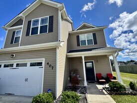 407 Cattle Ranch Ln in Jacksonville, NC - Building Photo
