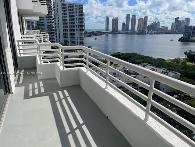 3300 NE 192 St in Miami, FL - Building Photo