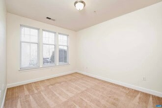 1046 Tupelo Ct in Charlottesville, VA - Foto de edificio - Building Photo