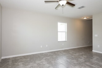 401 Serenity Ml Lp in Ruskin, FL - Building Photo - Building Photo