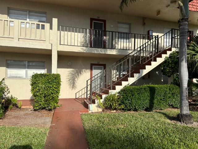 2 2 Abbey Ln