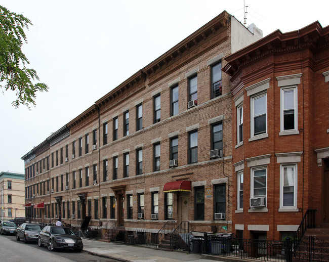 224 Moffat St in Brooklyn, NY - Building Photo - Building Photo