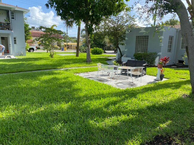 112 Lake Ave in Lake Worth Beach, FL - Building Photo - Building Photo