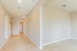 1629 Cabbage Key Dr in Ruskin, FL - Building Photo - Building Photo