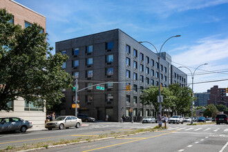 46-09 11th St in Long Island City, NY - Building Photo - Building Photo