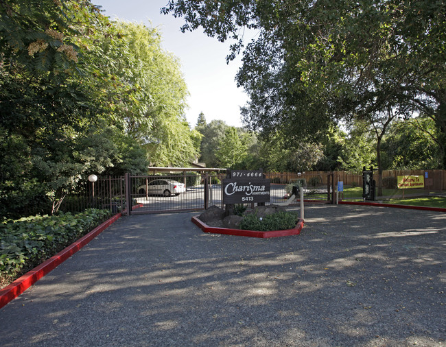 Charisma Apartments in Carmichael, CA - Foto de edificio - Building Photo